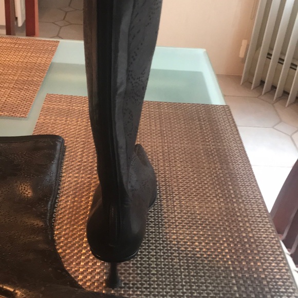 Shoes - Picture 4 of 4